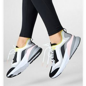 Echo performance sneaker fabletics